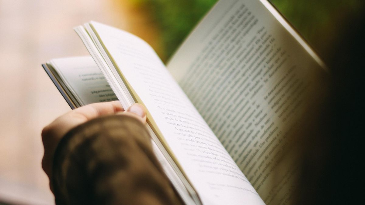Manfaat Membaca Buku Nonfiksi